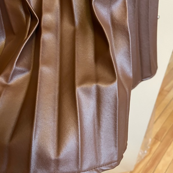 Long, brown, leather, pleated skirt - Picture 3 of 3